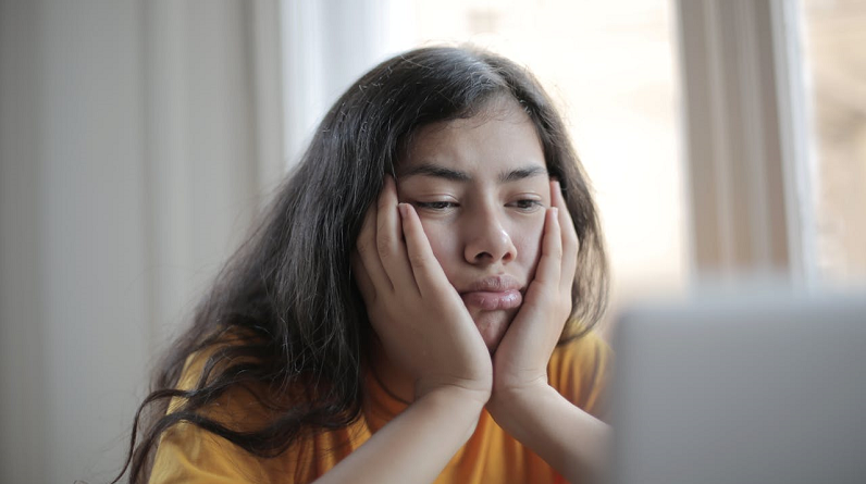 unhappy woman looking at her laptop