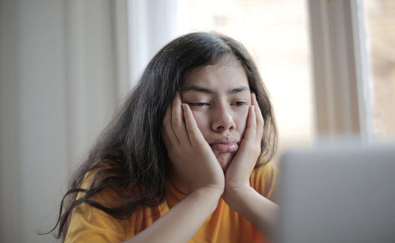unhappy woman looking at her laptop