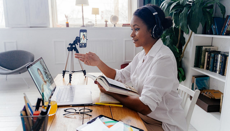 woman doing affiliate marketing
